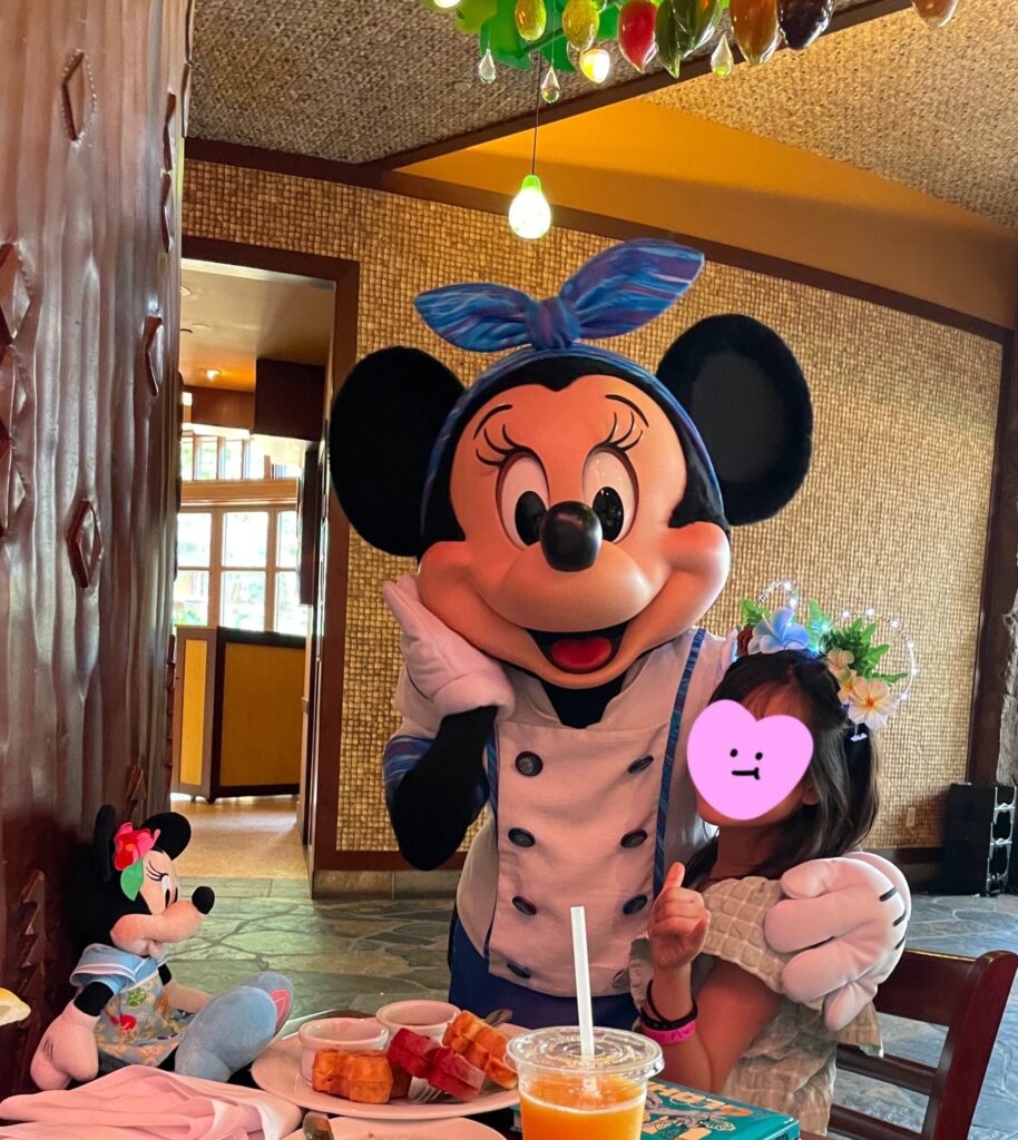 アウラニ・マカヒキ・ミニーちゃんと写真